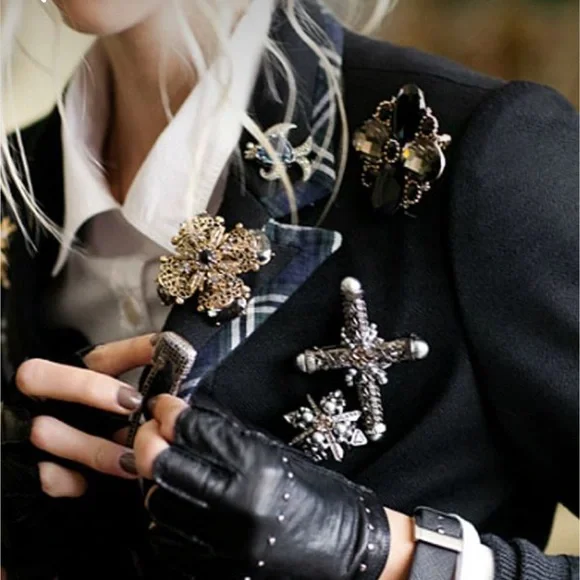 Vintage Sparkly Crystal Brooch - Picture 4 of 9